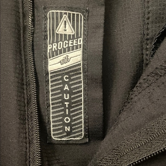 Travis Mathew Mens 35 Black Flat Front Shorts Golf Performance - Picture 3 of 7